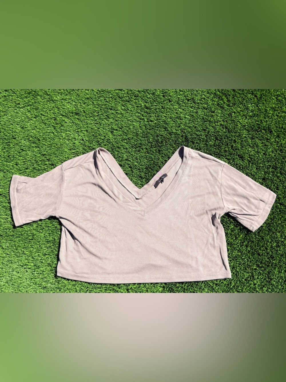 Olivaceous Women's V-Neck Crop Top - Mauve